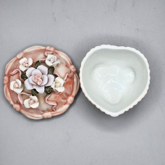 Vingage Ceramic 3D Floral Trinket Box Roses Pink White Footed Heart - Picture 5 of 8